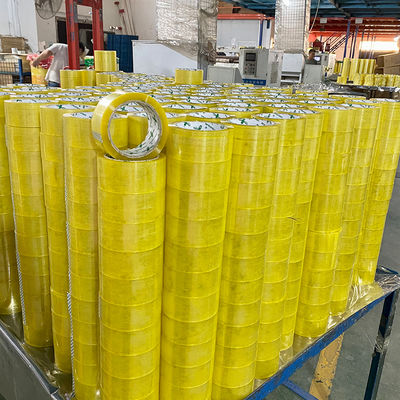 Goede prijs. Enkelzijdige acrylkleefstof voor het verzegelen van verzendverpakkingen en kartonnen dozen online